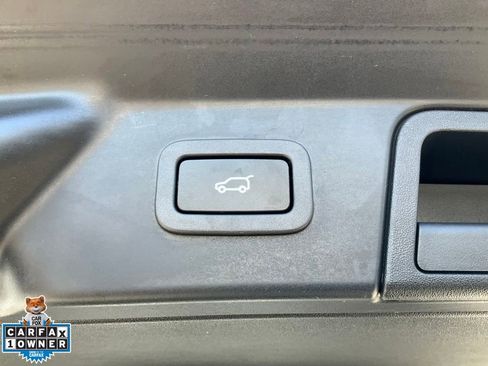 Used 2018 Land Rover Range Rover Velar R-Dynamic SE AWD/4WD image 10