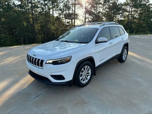 Used 2020 Jeep Cherokee Latitude FWD image 2