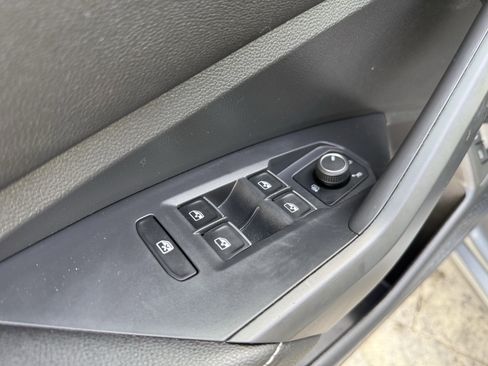 Used 2022 Volkswagen Jetta SE image 11