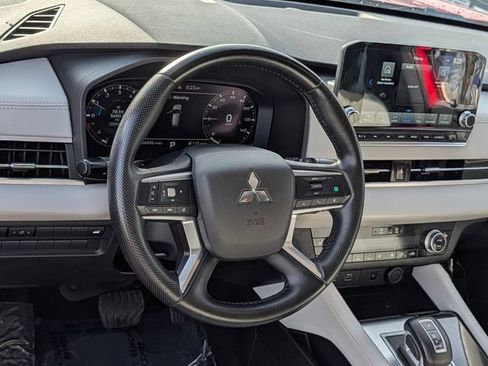 Used 2023 Mitsubishi Outlander SEL FWD image 18