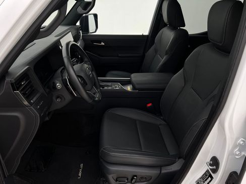 Used 2024 Lexus GX 550 image 11