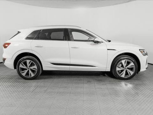 Used 2024 Audi Q8 e-tron Premium Plus w/ Premium Plus Package AWD/4WD image 9