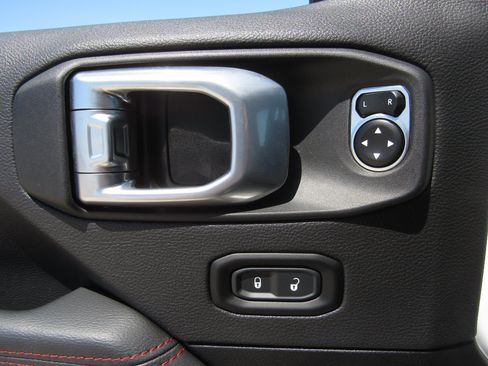 Used 2023 Jeep Wrangler Unlimited Rubicon 4xe AWD/4WD image 22