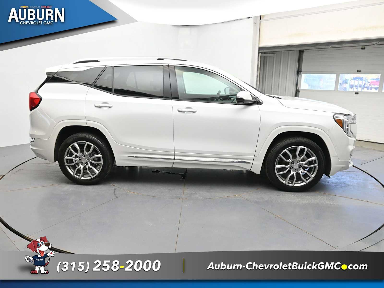 Used 2024 GMC Terrain Denali w/ Denali Premium Package AWD/4WD image 18