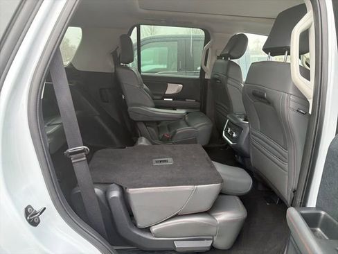 Used 2025 Ford Expedition Active image 5