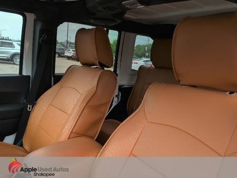 Used 2012 Jeep Wrangler Unlimited Sahara w/ Max Tow Pkg AWD/4WD image 5