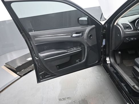 Used 2022 Chrysler 300 Touring w/ Sport Appearance Package RWD image 12