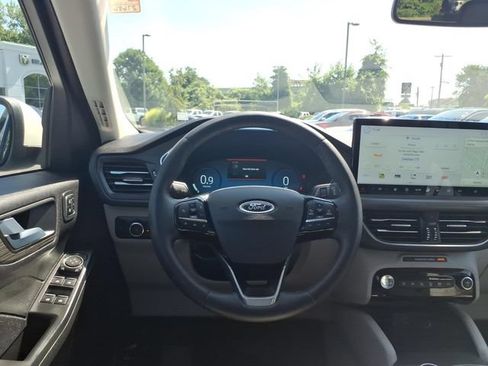 Used 2023 Ford Escape Platinum w/ Premium Technology Package AWD/4WD image 20