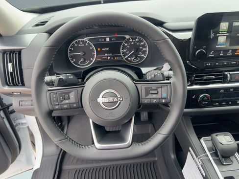 New 2025 Nissan Pathfinder SL w/ Black Appearance Package image 17