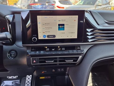 Used 2025 Toyota Camry SE image 19