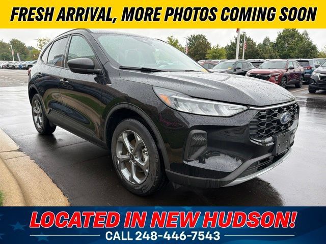 Used 2025 Ford Escape ST-Line AWD/4WD image 4