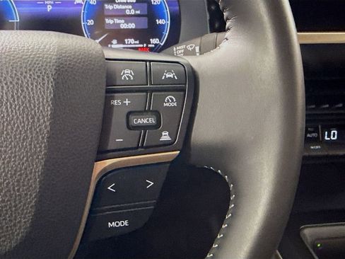 Used 2024 Toyota Crown XLE image 12