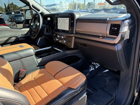 Used 2024 Ford F250 Platinum image 14