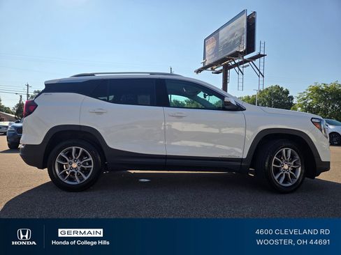 Used 2024 GMC Terrain SLT AWD/4WD image 18