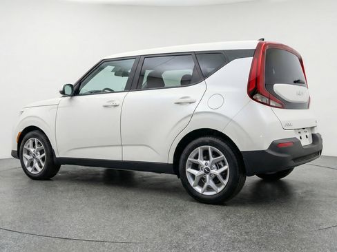 Used 2025 Kia Soul LX w/ LX Technology Package image 6