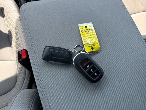 Used 2024 Honda Pilot LX image 32
