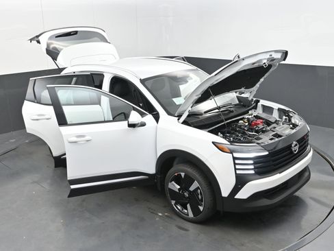 New 2025 Nissan Kicks SR image 38