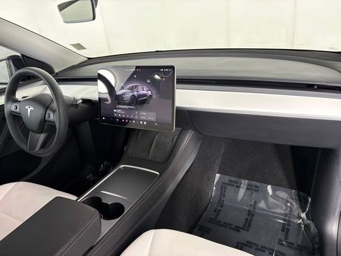 Used 2023 Tesla Model Y Performance AWD/4WD image 35
