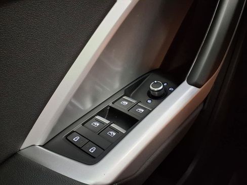 Used 2025 Audi Q3 2.0T Premium image 30