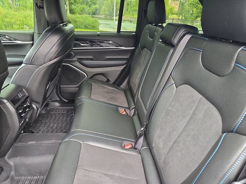 Used 2024 Jeep Grand Cherokee Trailhawk w/ Luxury Tech Group III AWD/4WD image 26