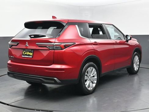 Used 2025 Mitsubishi Outlander ES image 5