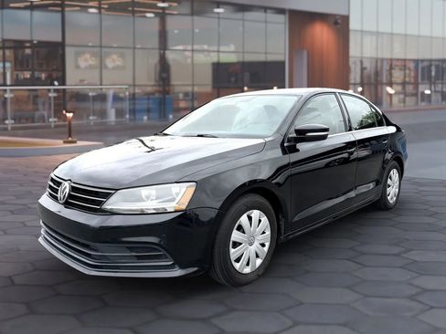 Used 2017 Volkswagen Jetta SE FWD image 4