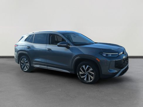 Used 2025 Volkswagen Tiguan S image 7