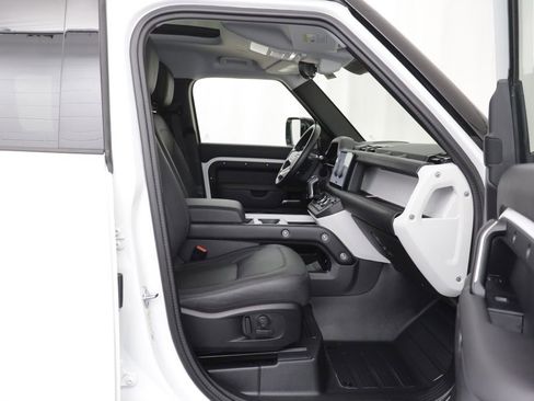 Used 2025 Land Rover Defender 110 S image 20
