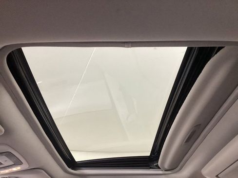 Used 2021 Toyota Sienna Limited image 14