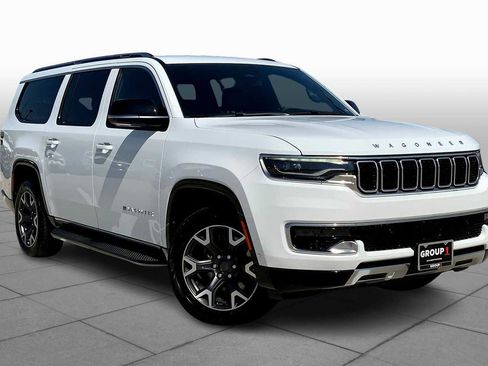 Used 2023 Jeep Wagoneer L Series III w/ Preferred Equipment Group image 2
