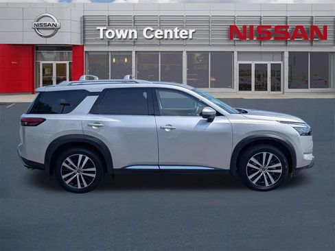 Certified 2025 Nissan Pathfinder Platinum w/ Cargo Package FWD image 8