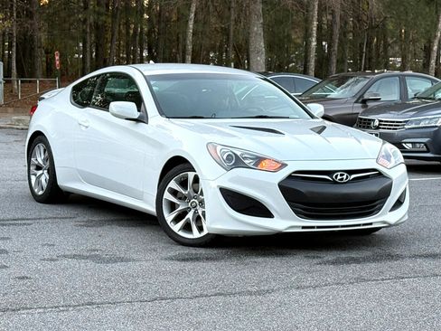 Used 2013 Hyundai Genesis 2.0T image 3