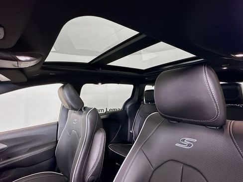 New 2027 Chrysler Pacifica Limited FWD image 23