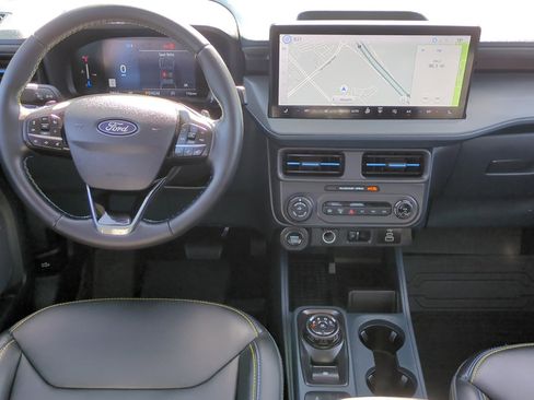Used 2025 Ford Maverick Lobo AWD/4WD image 30