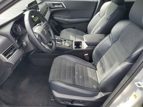 Used 2024 Mitsubishi Outlander SE image 5