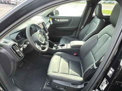 New 2026 Volvo XC40 B5 Core w/ Climate Package AWD/4WD image 25
