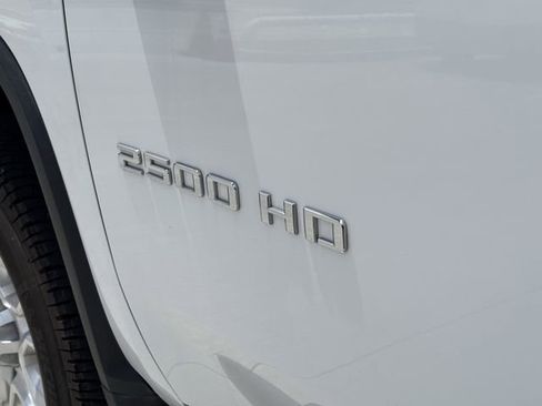 Used 2024 Chevrolet Silverado 2500 LT AWD/4WD image 5