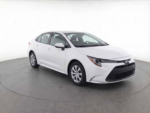 Used 2025 Toyota Corolla LE image 3