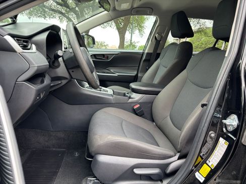 Used 2025 Toyota RAV4 LE image 22