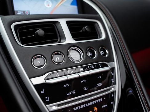 Used 2019 Aston Martin DB11 Volante RWD image 50