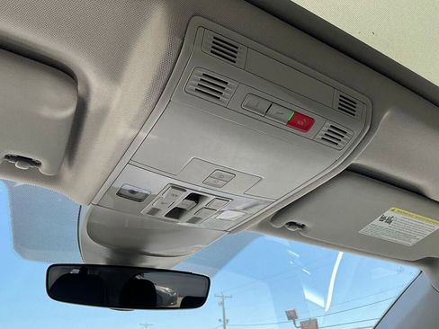 New 2025 Volkswagen Taos SE image 15