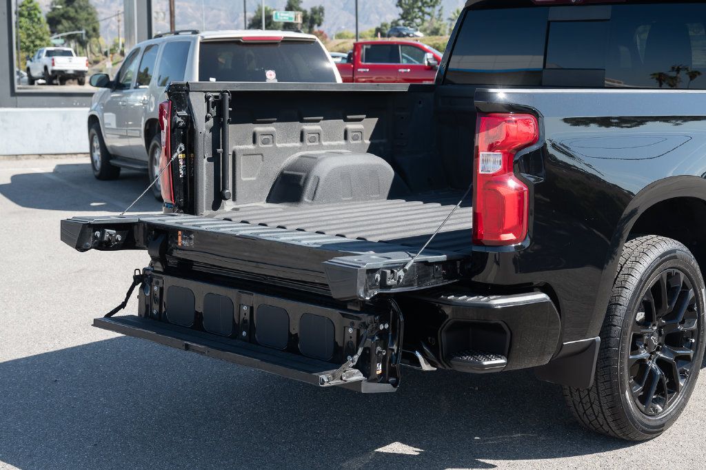Used 2024 Chevrolet Silverado 1500 High Country RWD image 13