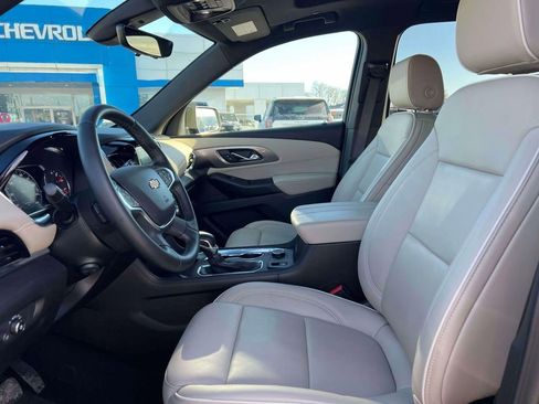Used 2023 Chevrolet Traverse Premier image 14
