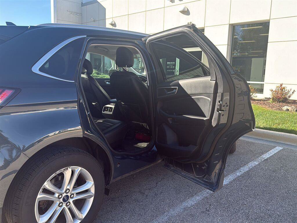 Used 2019 Ford Edge SEL w/ Equipment Group 201A AWD/4WD image 17