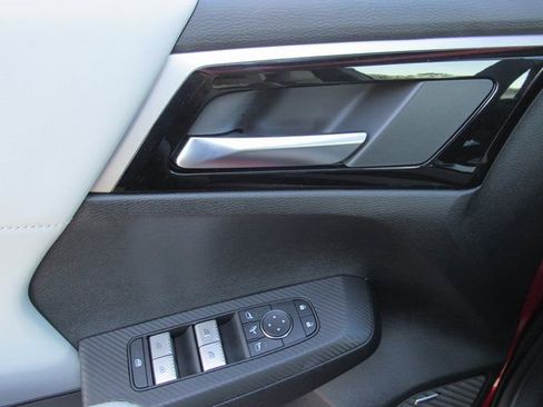 New 2025 Mitsubishi Outlander SE image 11