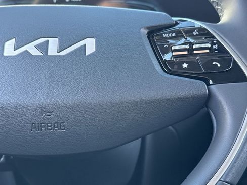 New 2025 Kia Niro EX Touring image 26