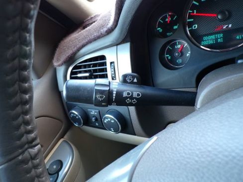 Used 2010 Chevrolet Avalanche LT w/ Suspension Package, Off-Road image 19