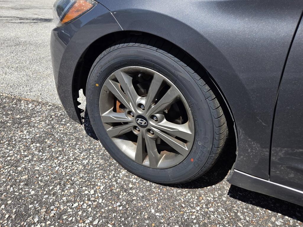 Used 2018 Hyundai Elantra SEL w/ Cargo Package FWD image 3