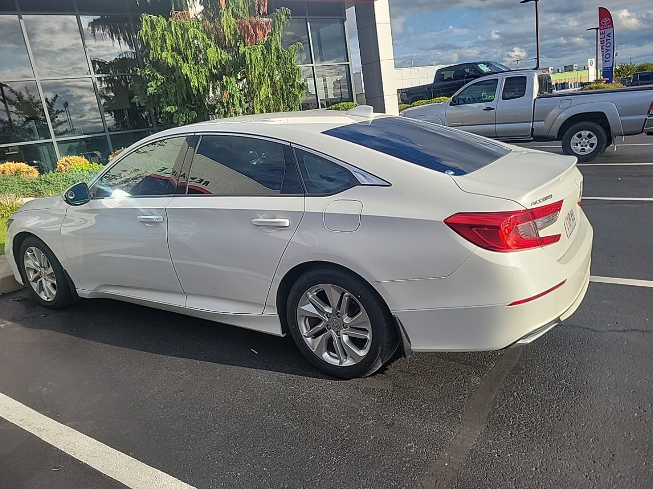 Used 2018 Honda Accord LX image 9
