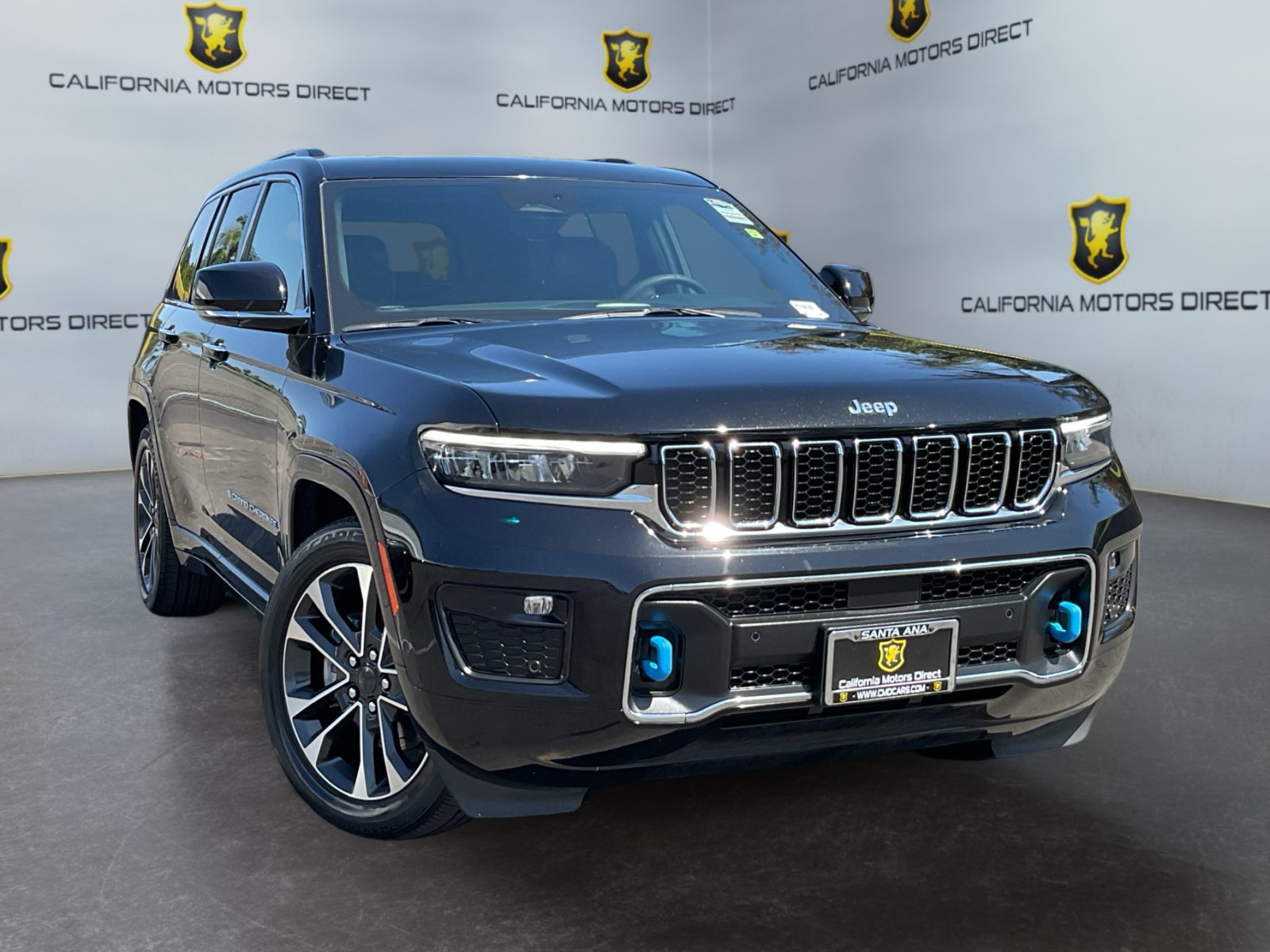 Used 2023 Jeep Grand Cherokee Overland w/ Luxury Tech Group IV AWD/4WD image 3